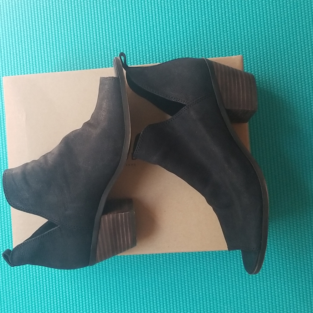 Lucky Brand Peep Toe Botties w Original box